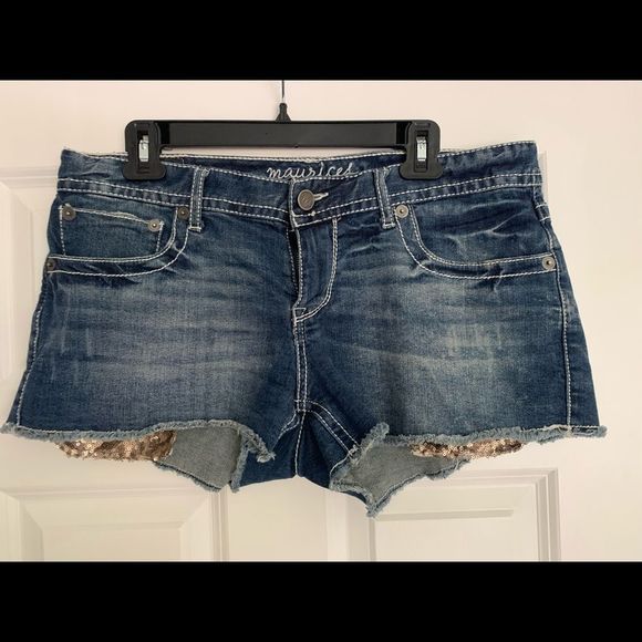 Maurice’s Woman’s Denim Shorts Sequin Pocket size 11-12 - Picture 1 of 6